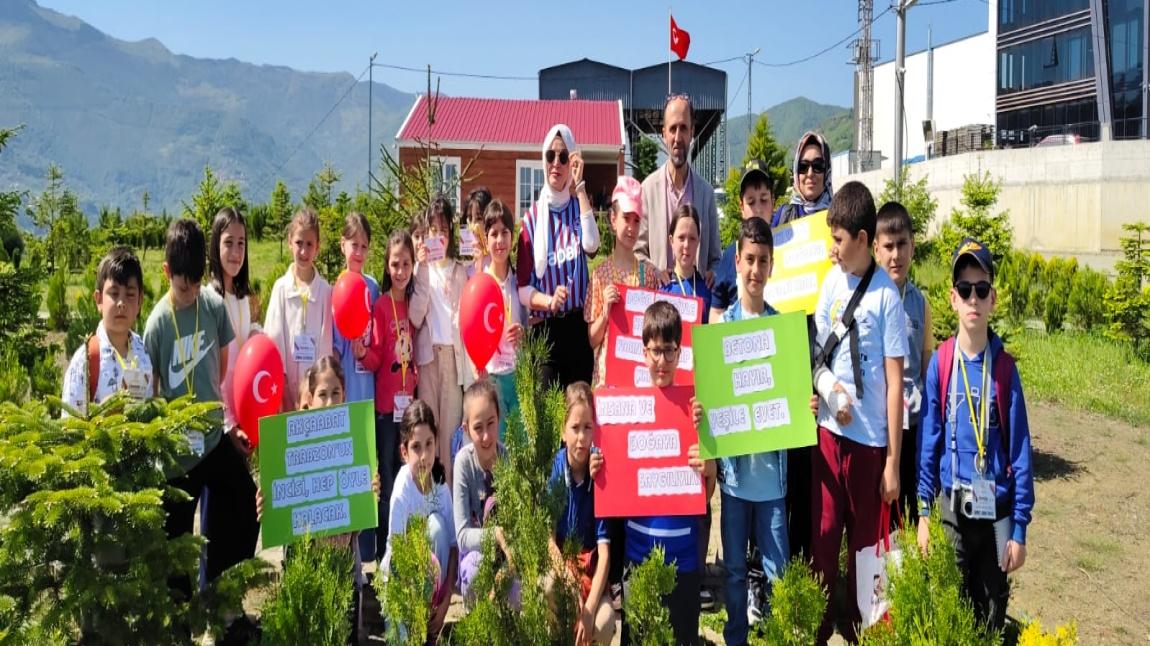 DOĞAYA CAN VER HAYAT BUL SLOGANIYLA 4. SINIF ÖĞRENCİLERİMİZLE ŞİNİK HATIRA ORMANINDAYDIK. ARTIK BİZİM DE DİKLİ BİR AĞACIMIZ VAR BURADA ...