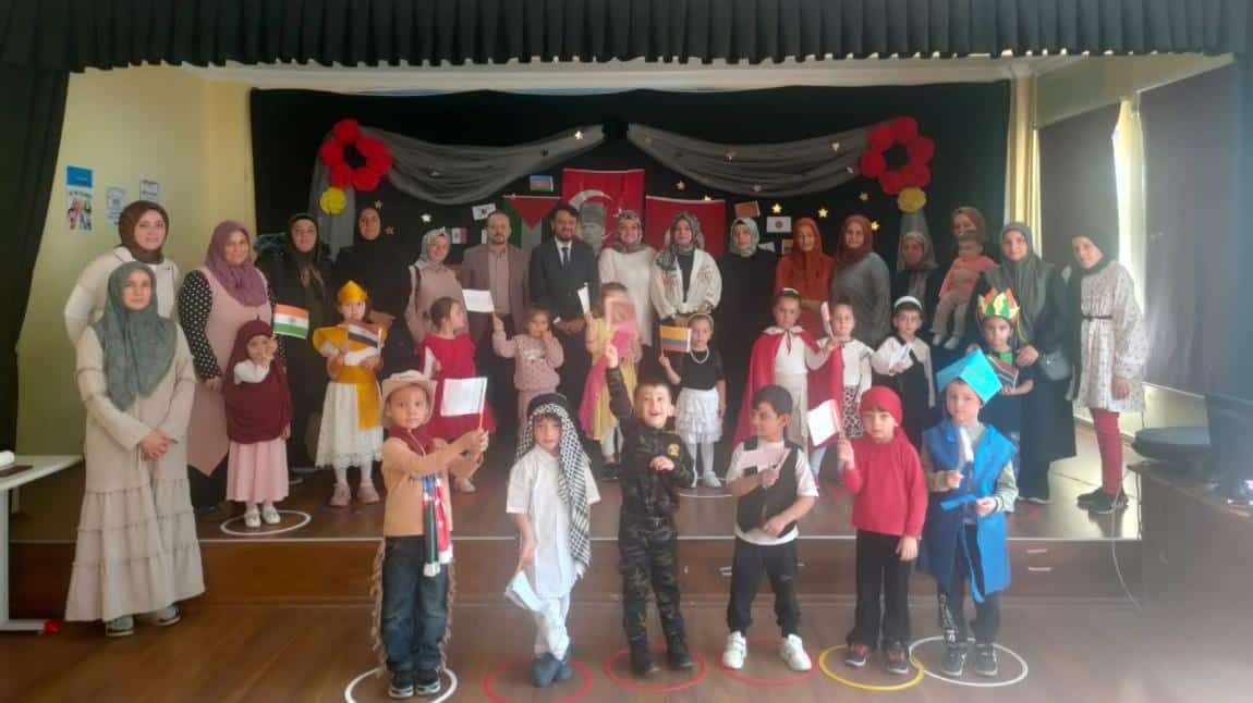 OKULUMUZ ANASINIFI ÖĞRENCİLERİ ÖĞRETMENLERİ ASLIHAN KALAYCI YÖNETİMİNDE HAZIRLADIKLARI 'GAZZE' KONULU ANLAMLI PROGRAM İLE İSRAİL ZULMÜNE DİKKAT ÇEKTİ, FARKINDALIK OLUŞTURDU...